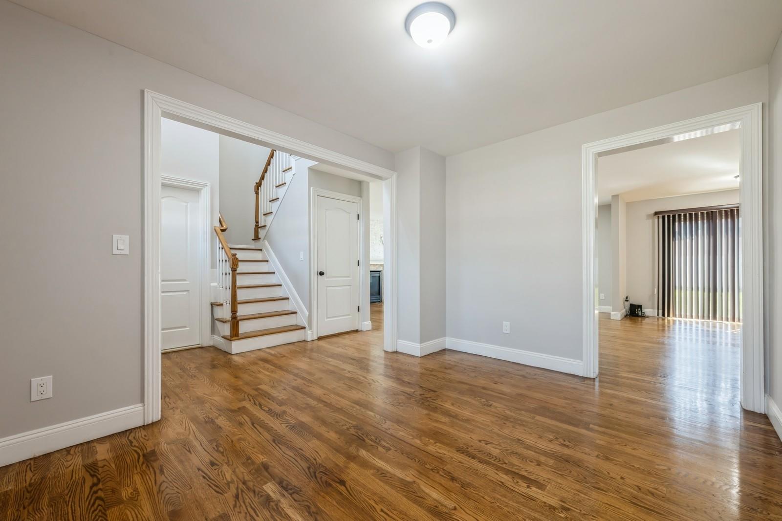 413 Robyn Place, East Meadow, NY 11554