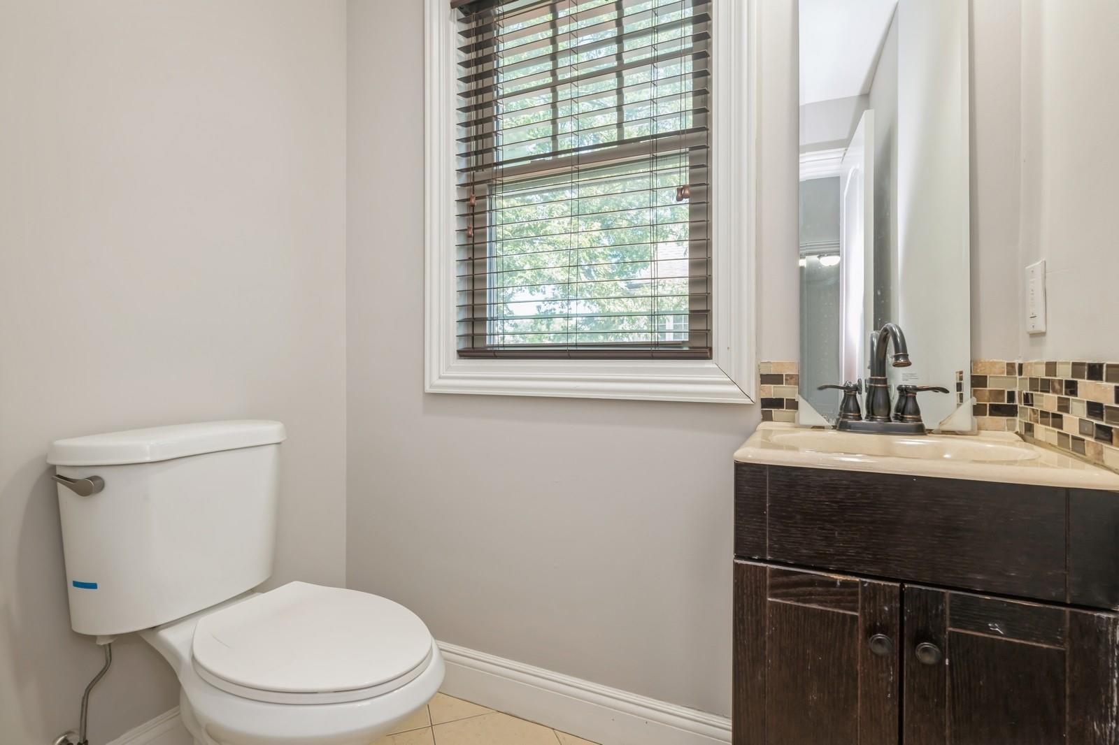 413 Robyn Place, East Meadow, NY 11554