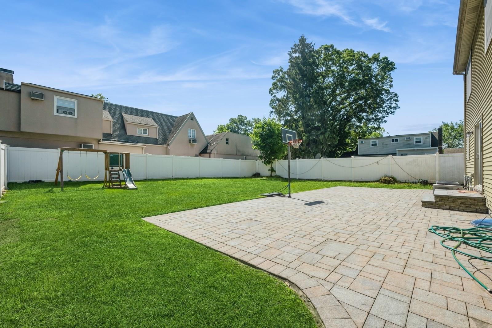 413 Robyn Place, East Meadow, NY 11554