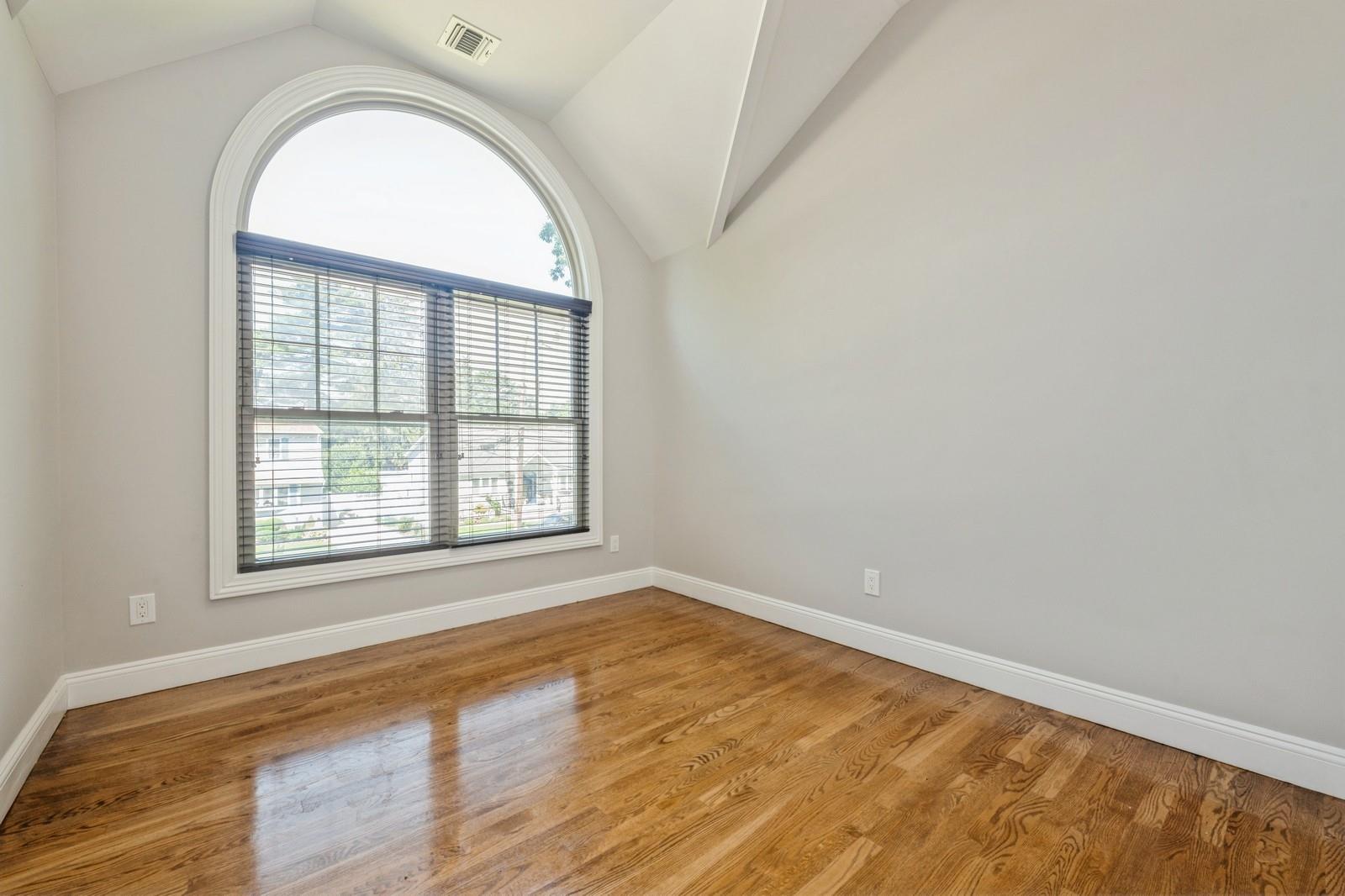 413 Robyn Place, East Meadow, NY 11554