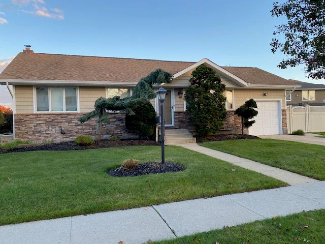 4 Gloria Place, Plainview, NY 11803
