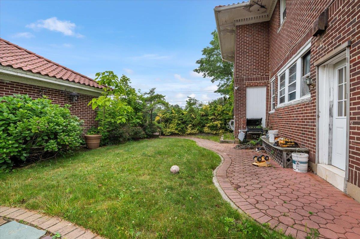 345 Broadway, Lawrence, NY 11559