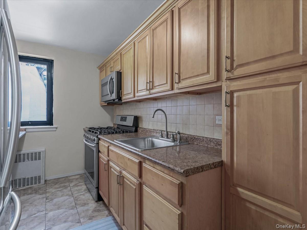 87-50 204 Street # B46, Hollis, NY 11423