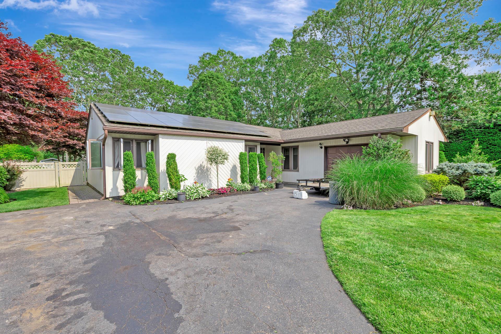 380 Wellwood Drive, Shirley, NY 11967