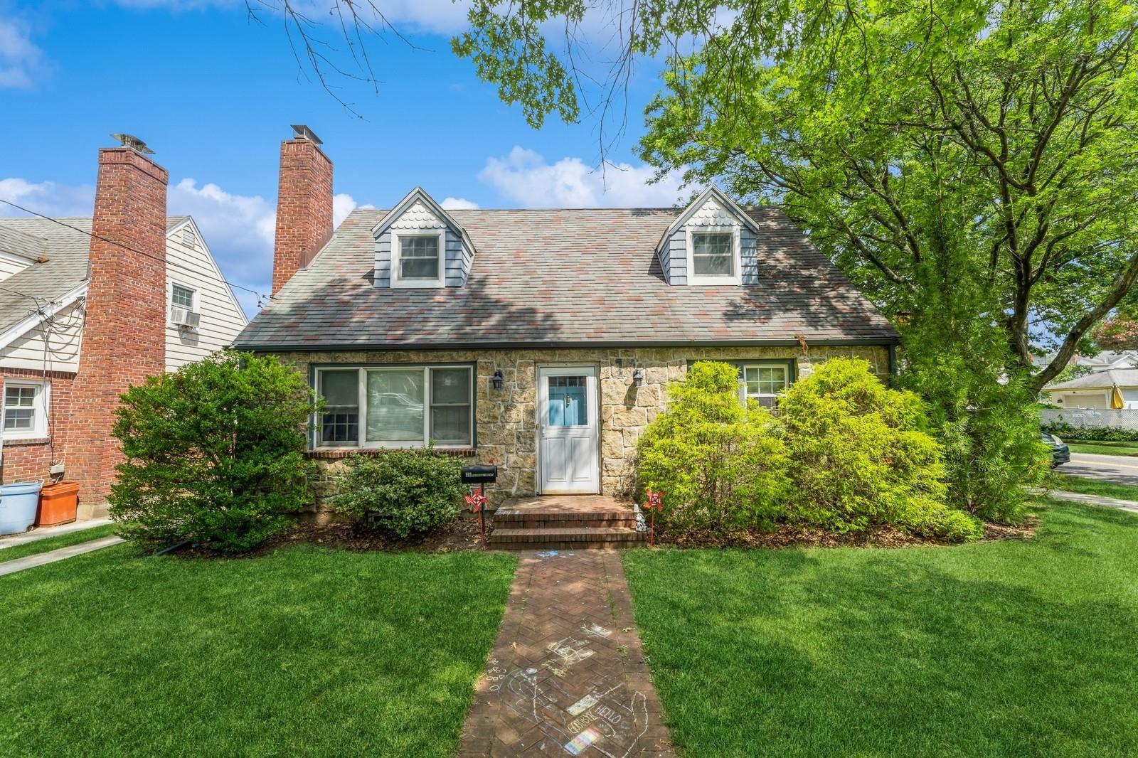 71 Floral Boulevard, Floral Park, NY 11001
