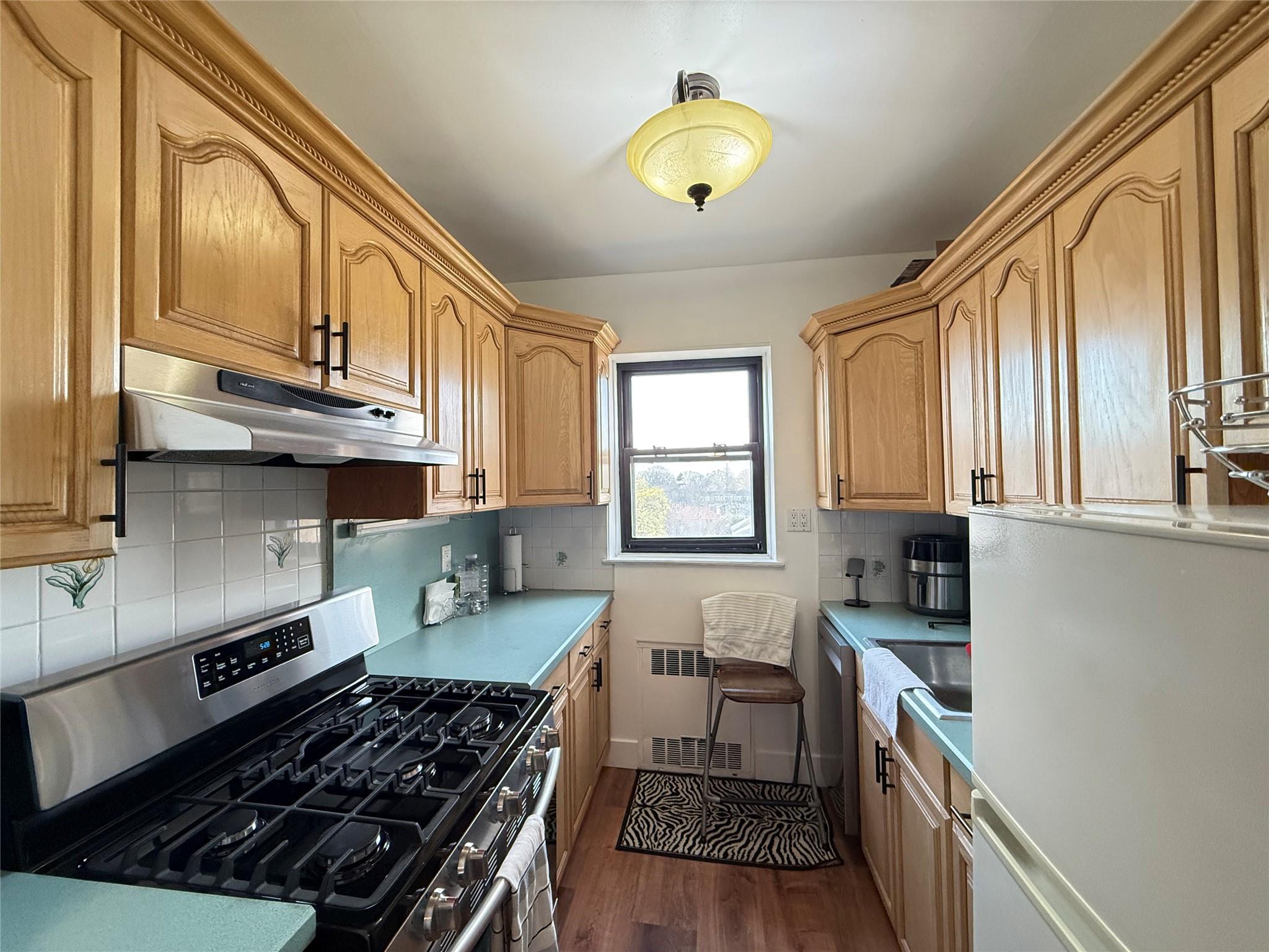 143-50 Hoover Avenue # 302, Briarwood, NY 11435