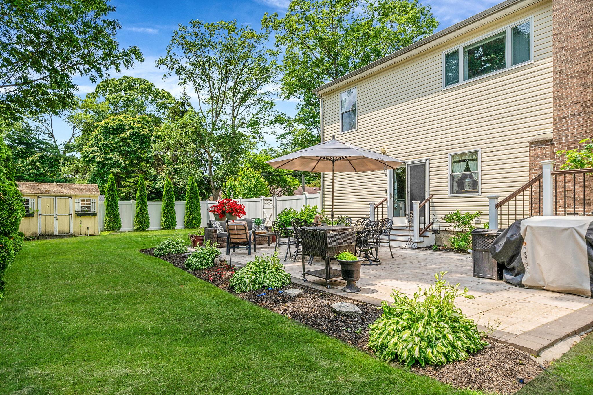 6 Pine Street N, Lake Grove, NY 11755