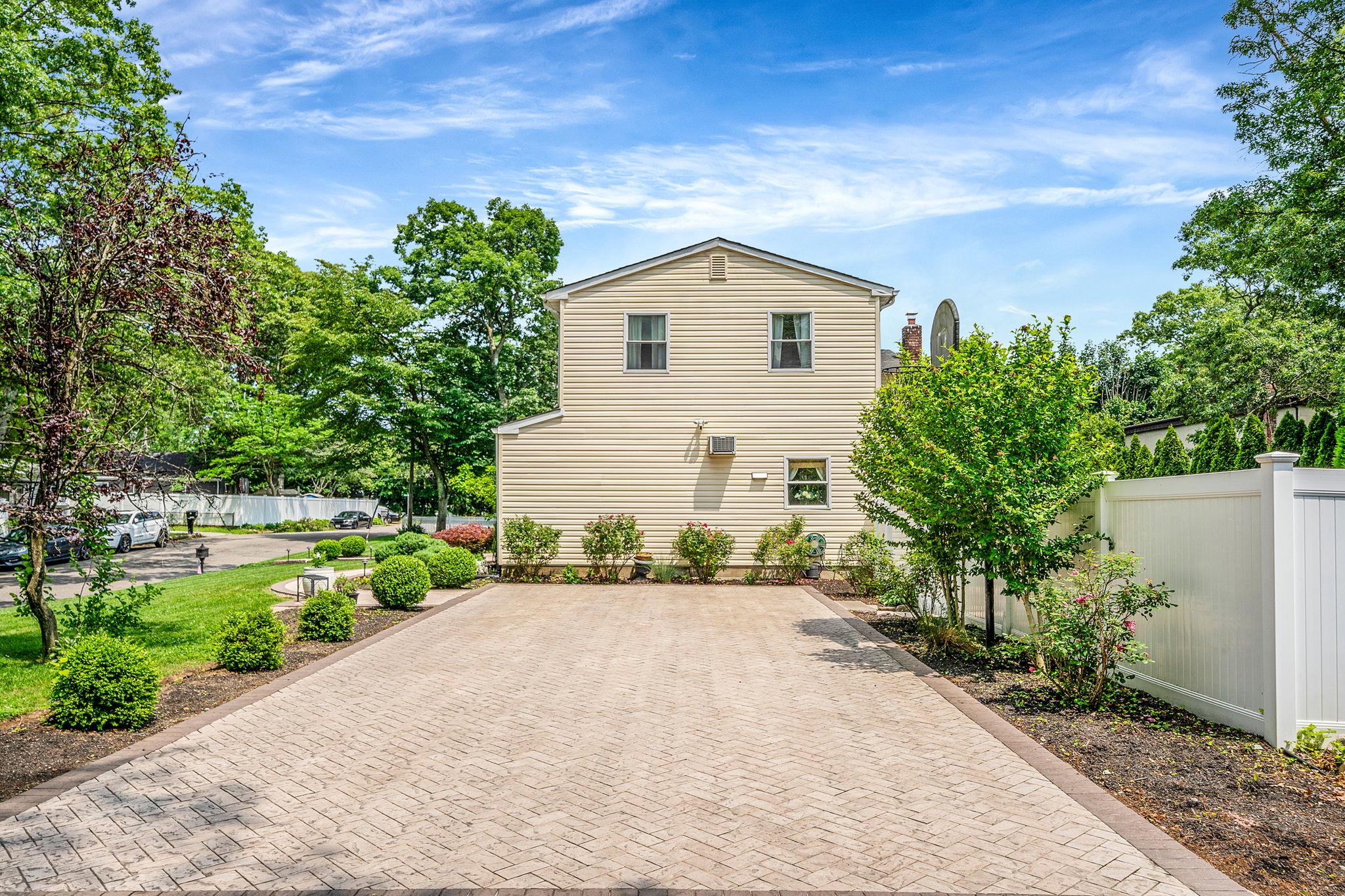 6 Pine Street N, Lake Grove, NY 11755