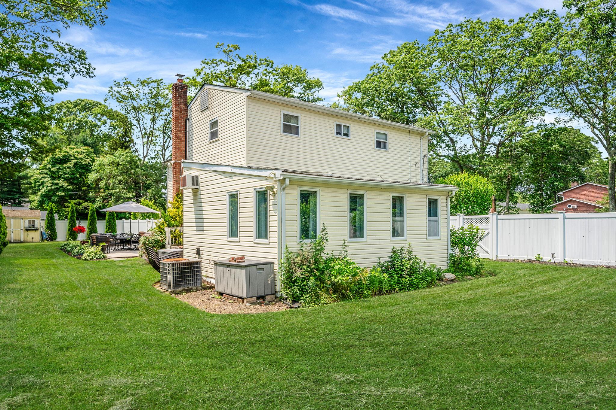 6 Pine Street N, Lake Grove, NY 11755