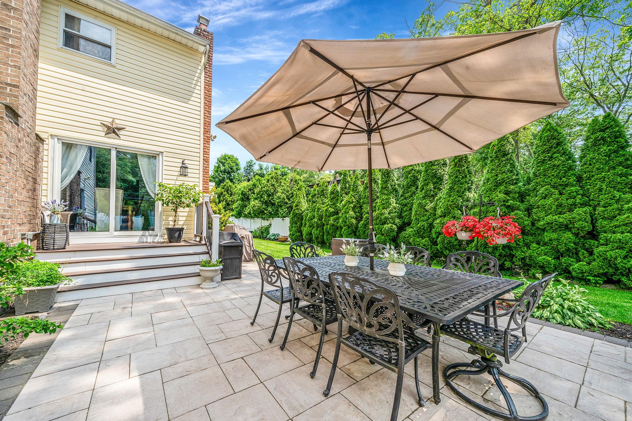 6 Pine Street N, Lake Grove, NY 11755