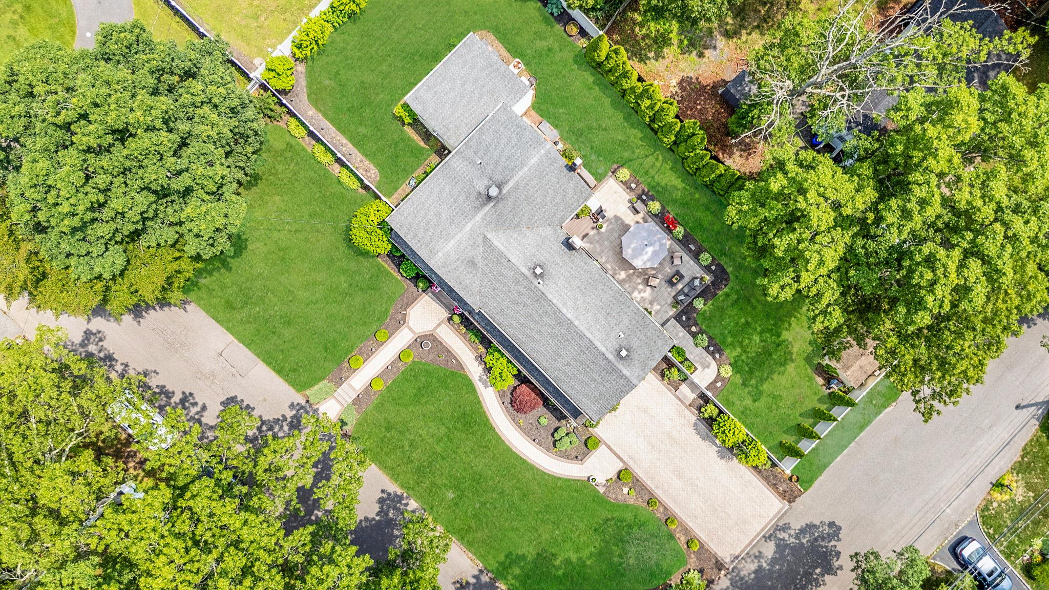 6 Pine Street N, Lake Grove, NY 11755