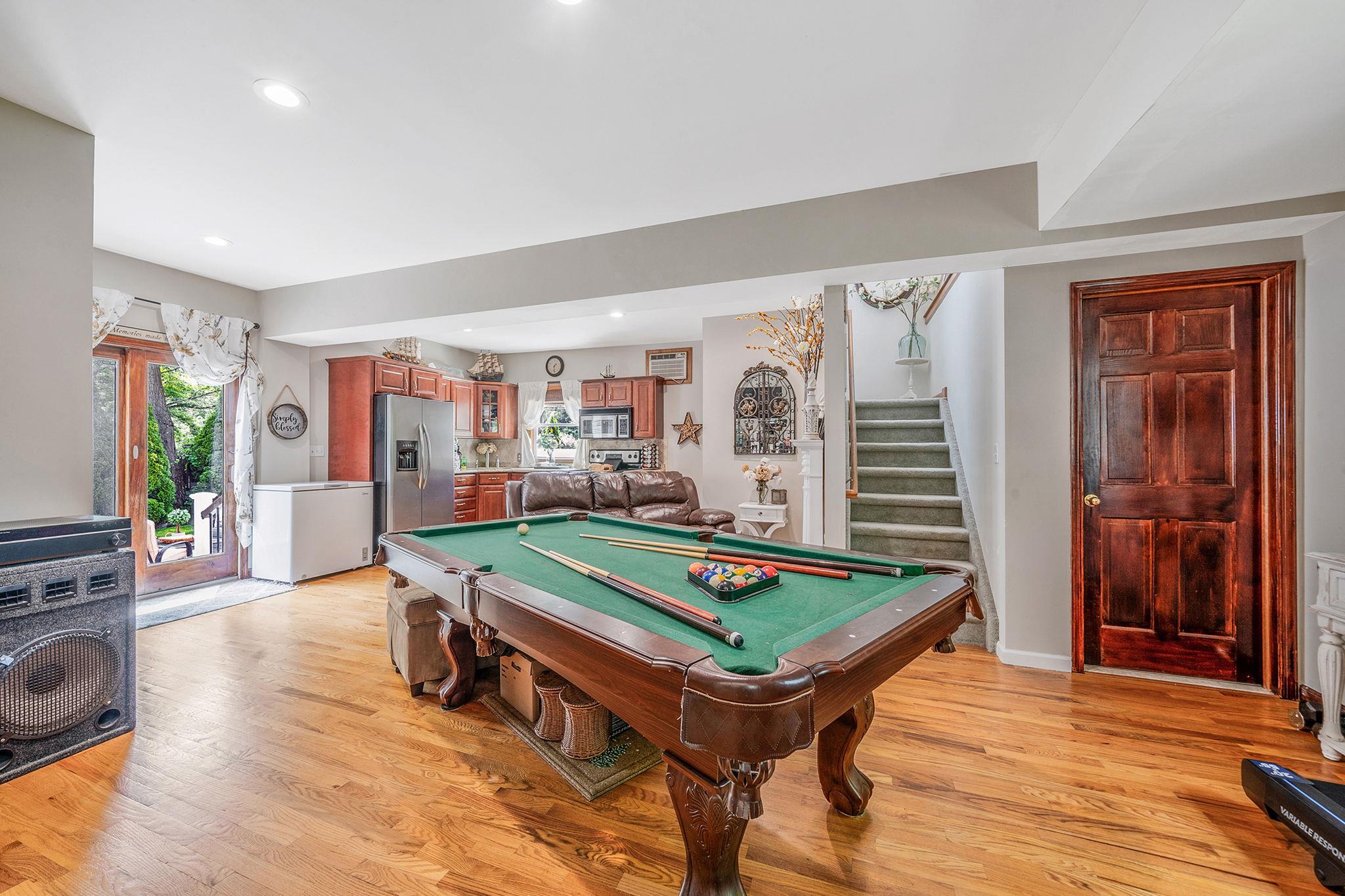 6 Pine Street N, Lake Grove, NY 11755