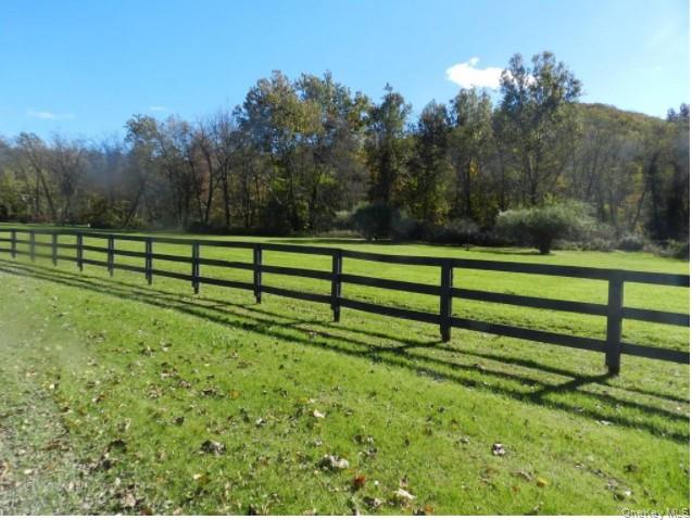 14 Akindale Road, Pawling, NY 12564