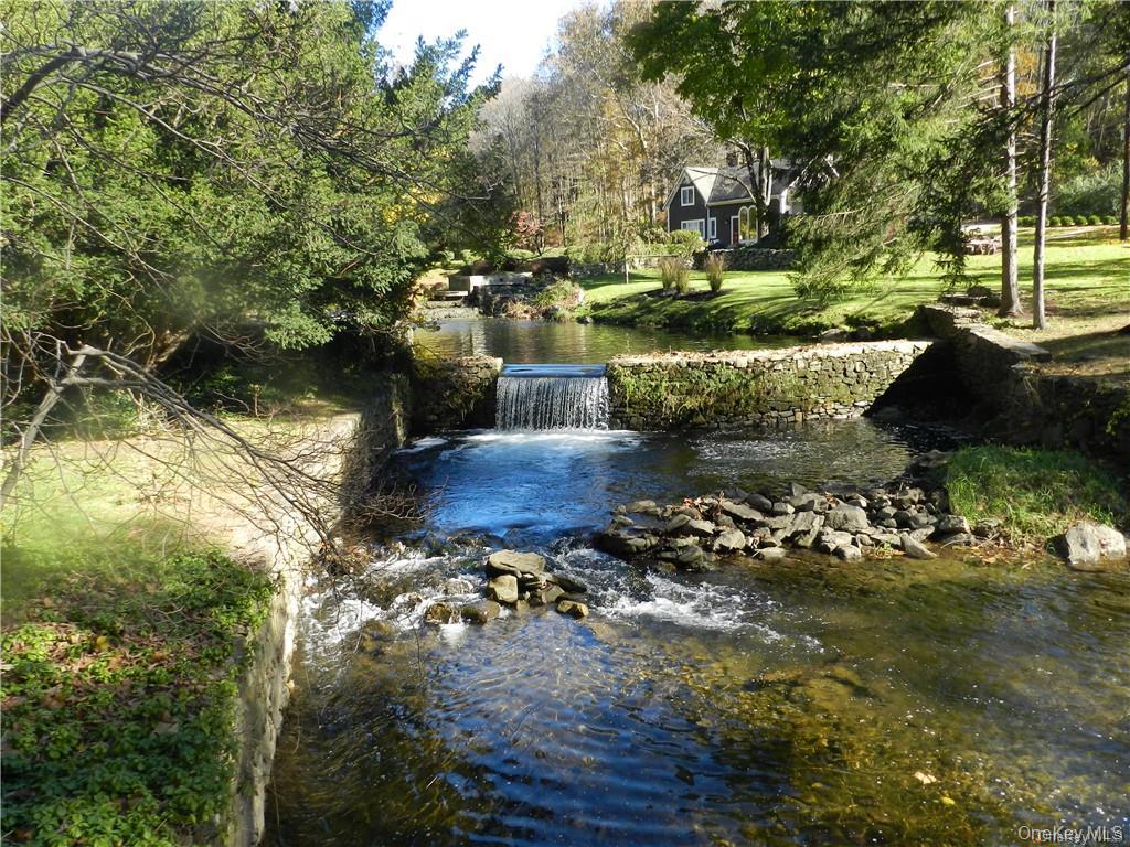 14 Akindale Road, Pawling, NY 12564