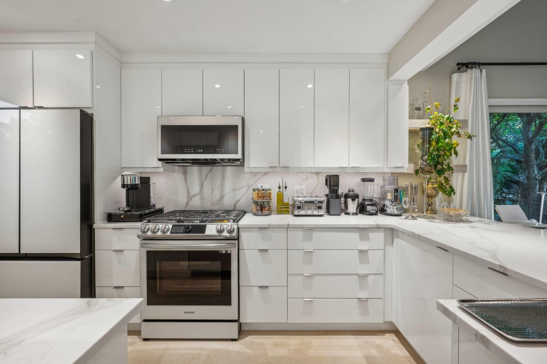 545 Hampton Road # 16, Southampton, NY 11968