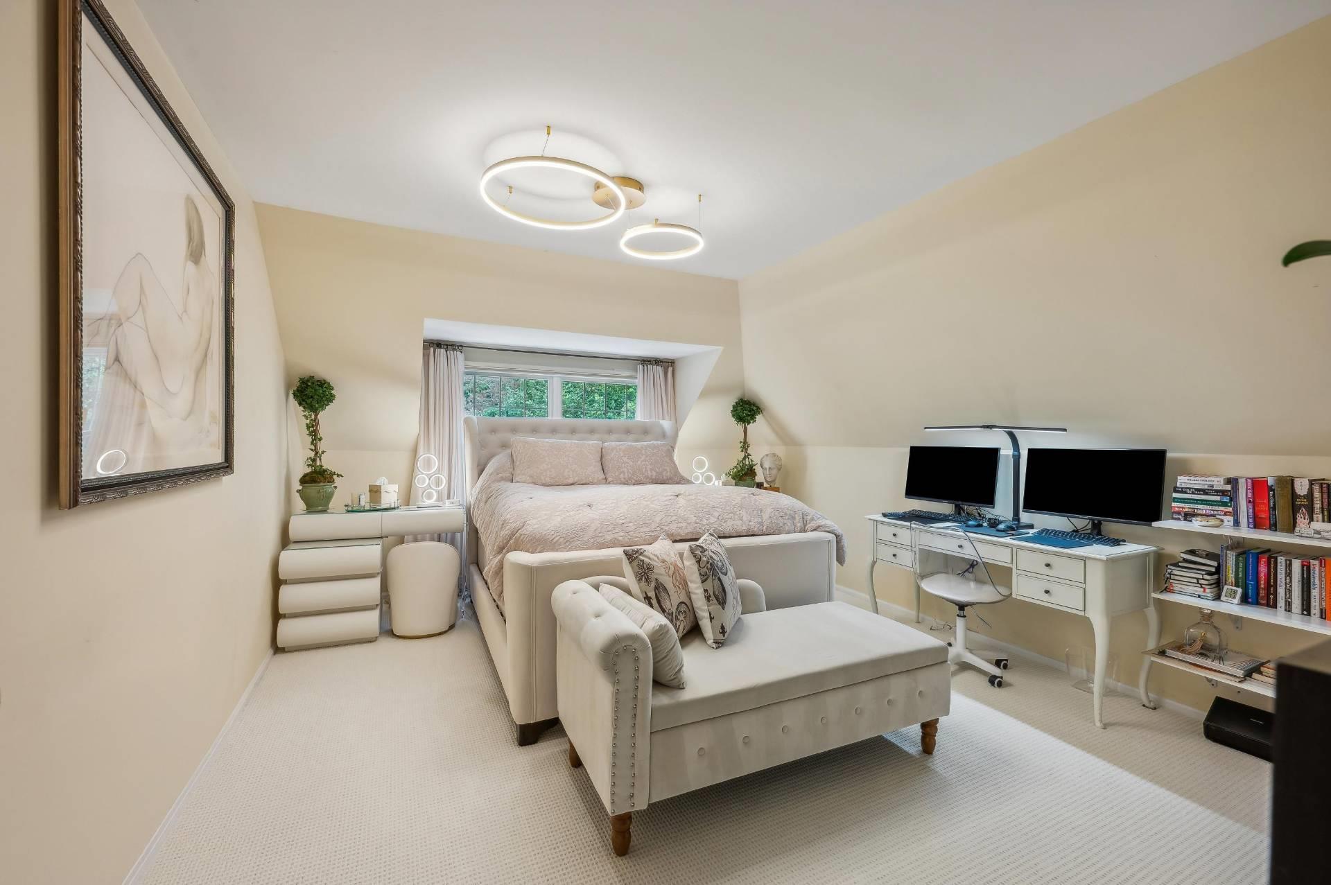 545 Hampton Road # 16, Southampton, NY 11968