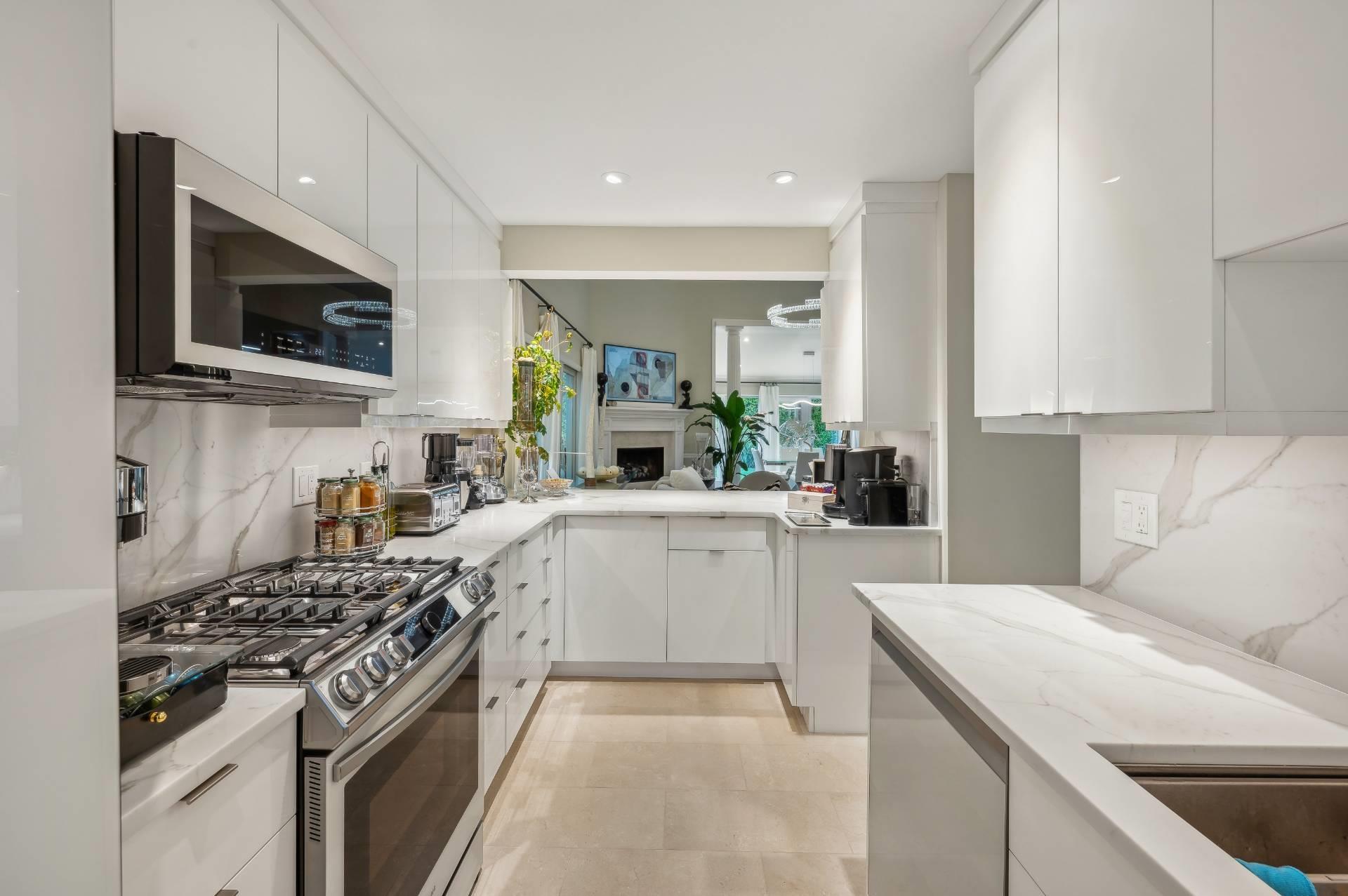 545 Hampton Road # 16, Southampton, NY 11968