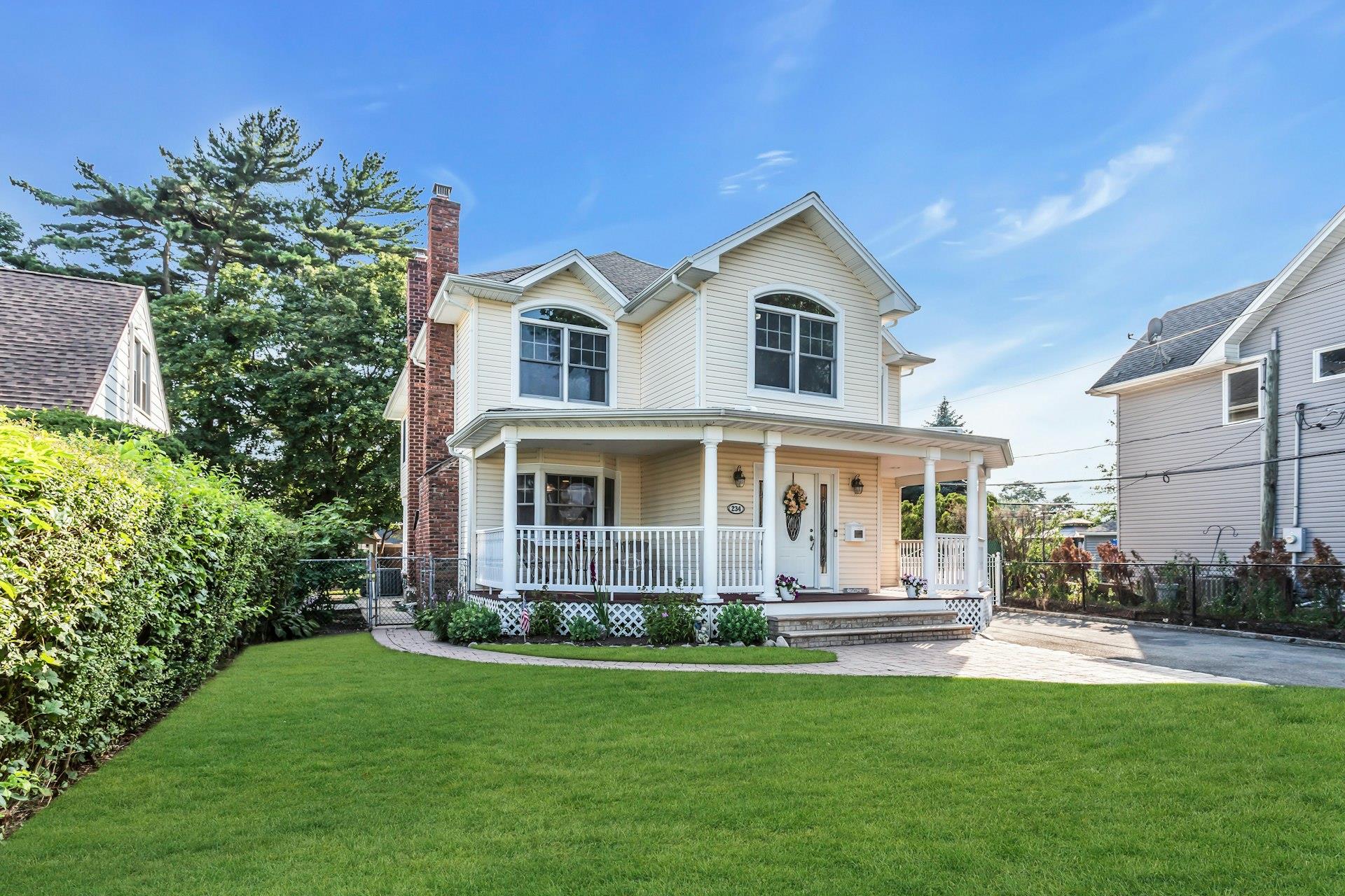 234 S Pershing Avenue, Bethpage, NY 11714