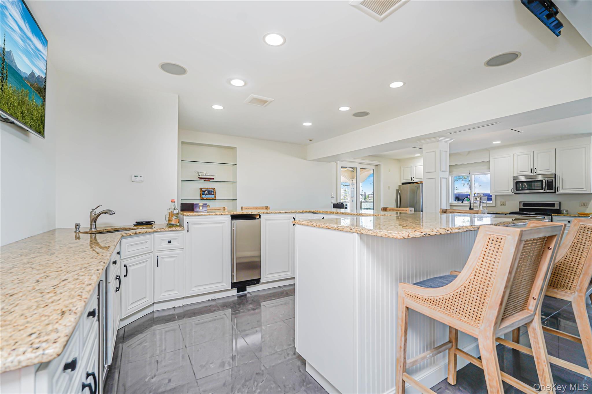 30 AVIVA Court, Staten Island, NY 10307