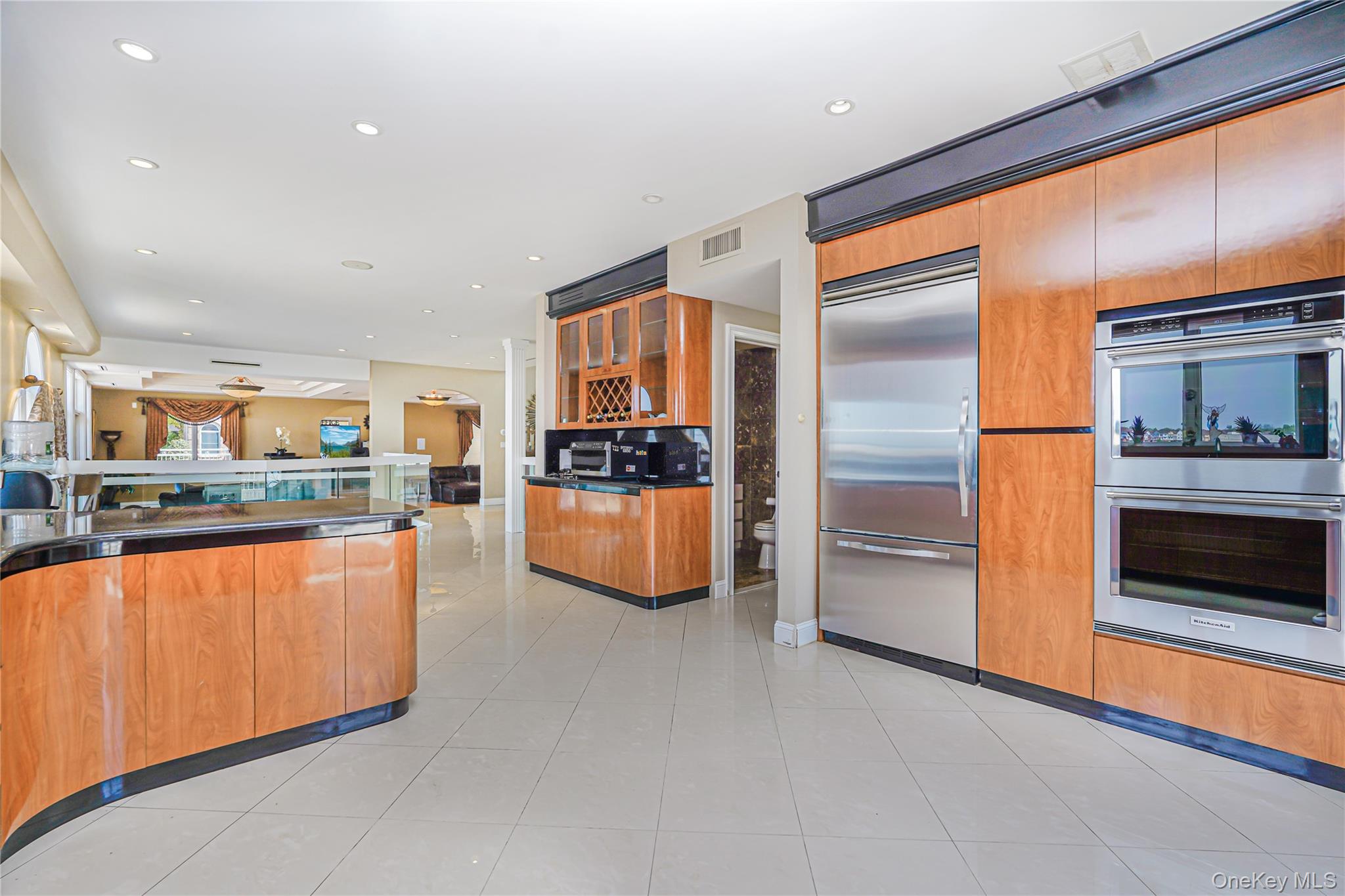 30 AVIVA Court, Staten Island, NY 10307