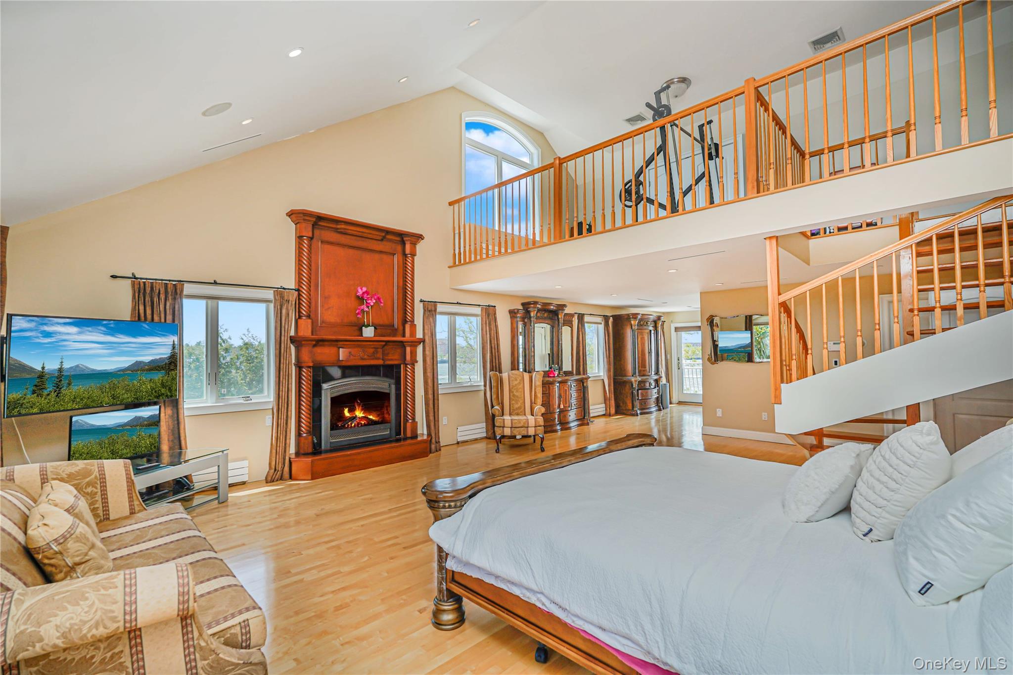 30 AVIVA Court, Staten Island, NY 10307