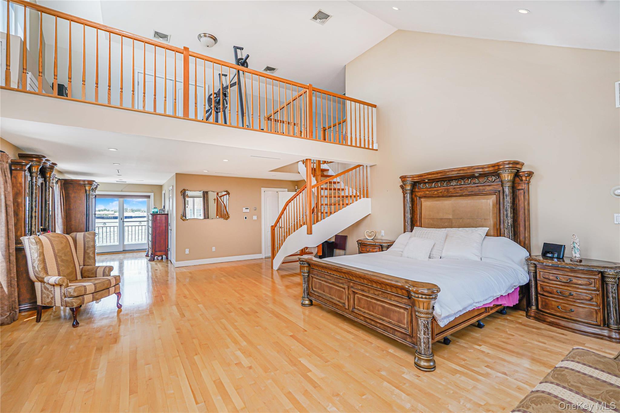 30 AVIVA Court, Staten Island, NY 10307