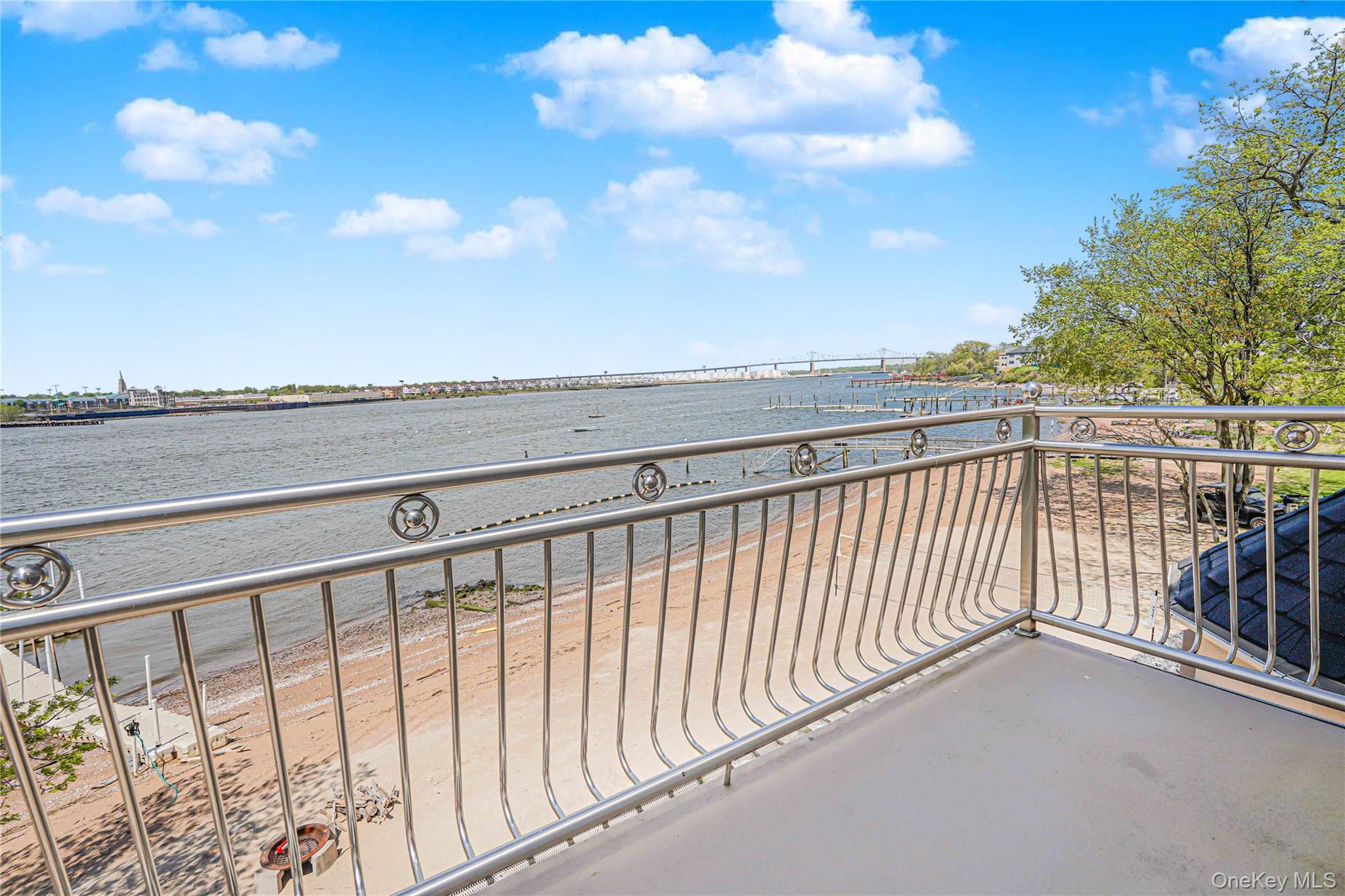 30 AVIVA Court, Staten Island, NY 10307