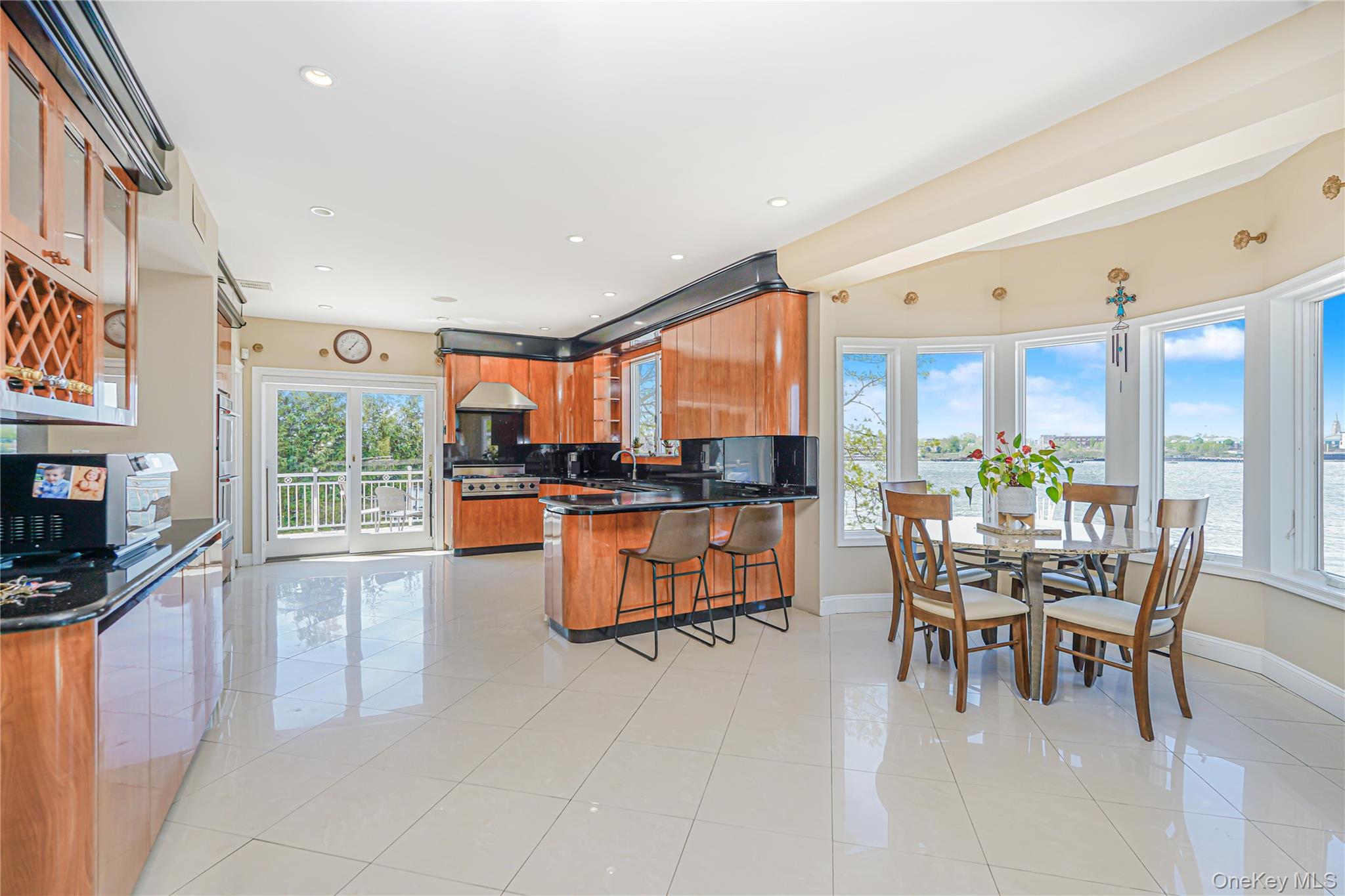 30 AVIVA Court, Staten Island, NY 10307