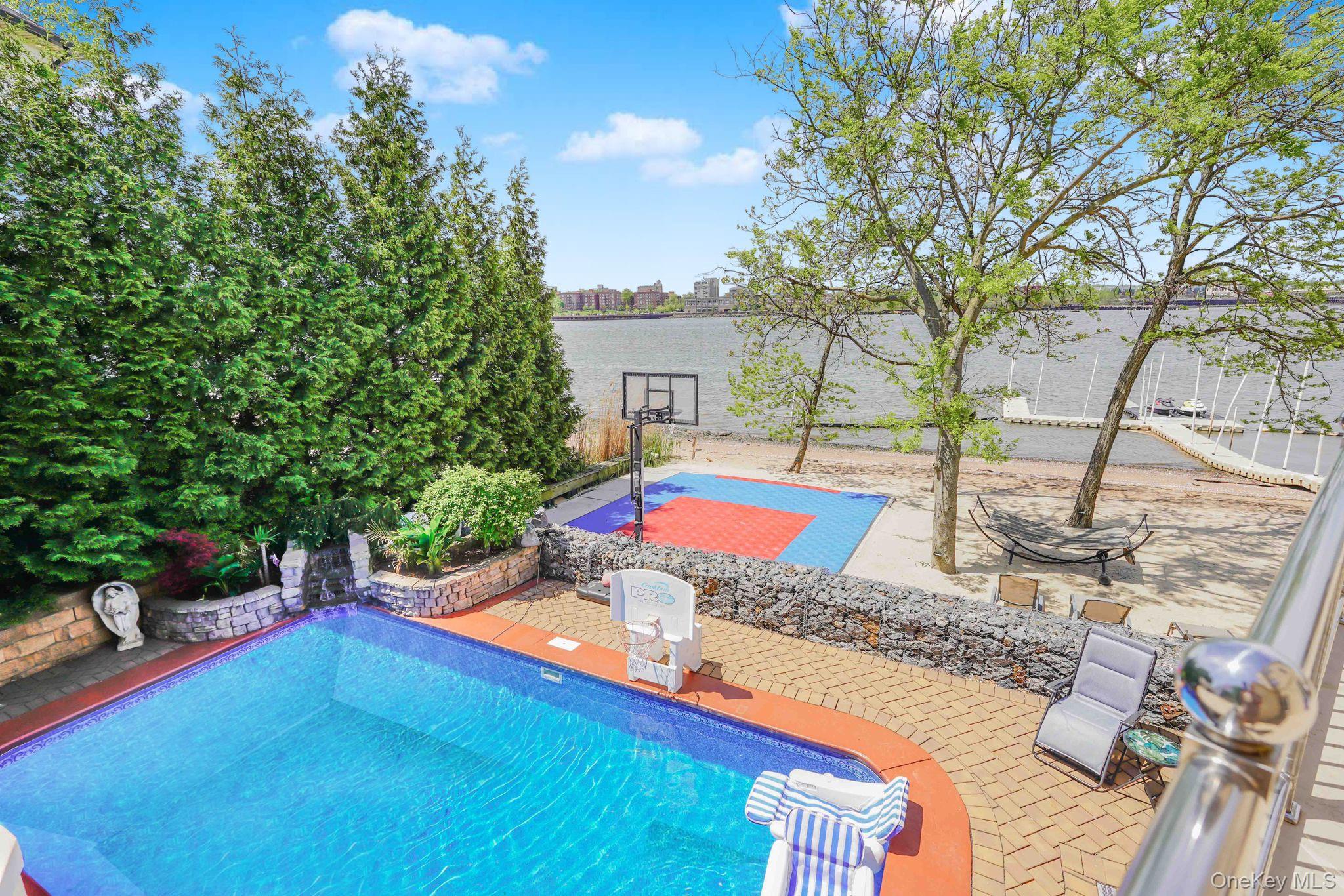 30 AVIVA Court, Staten Island, NY 10307