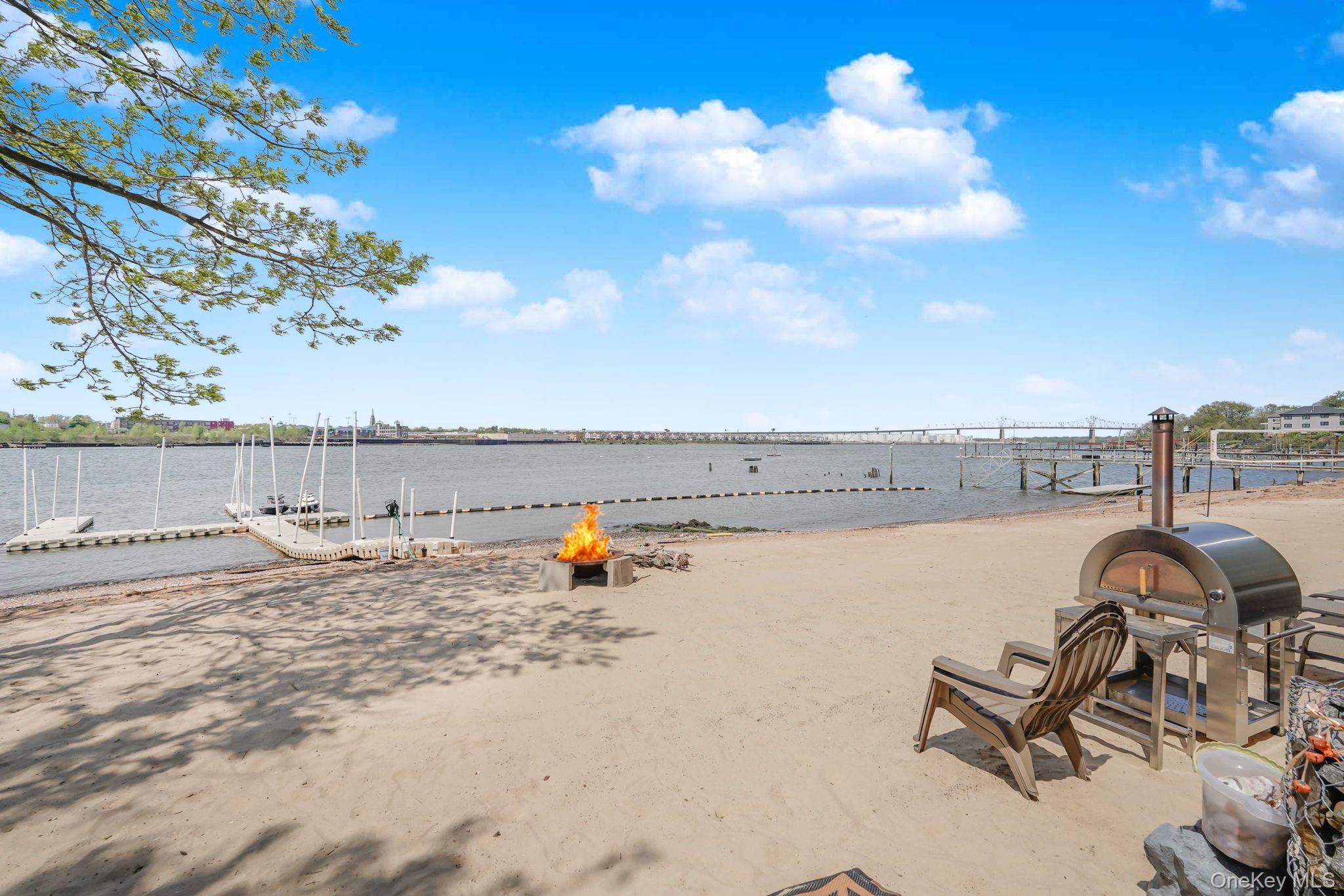 30 AVIVA Court, Staten Island, NY 10307