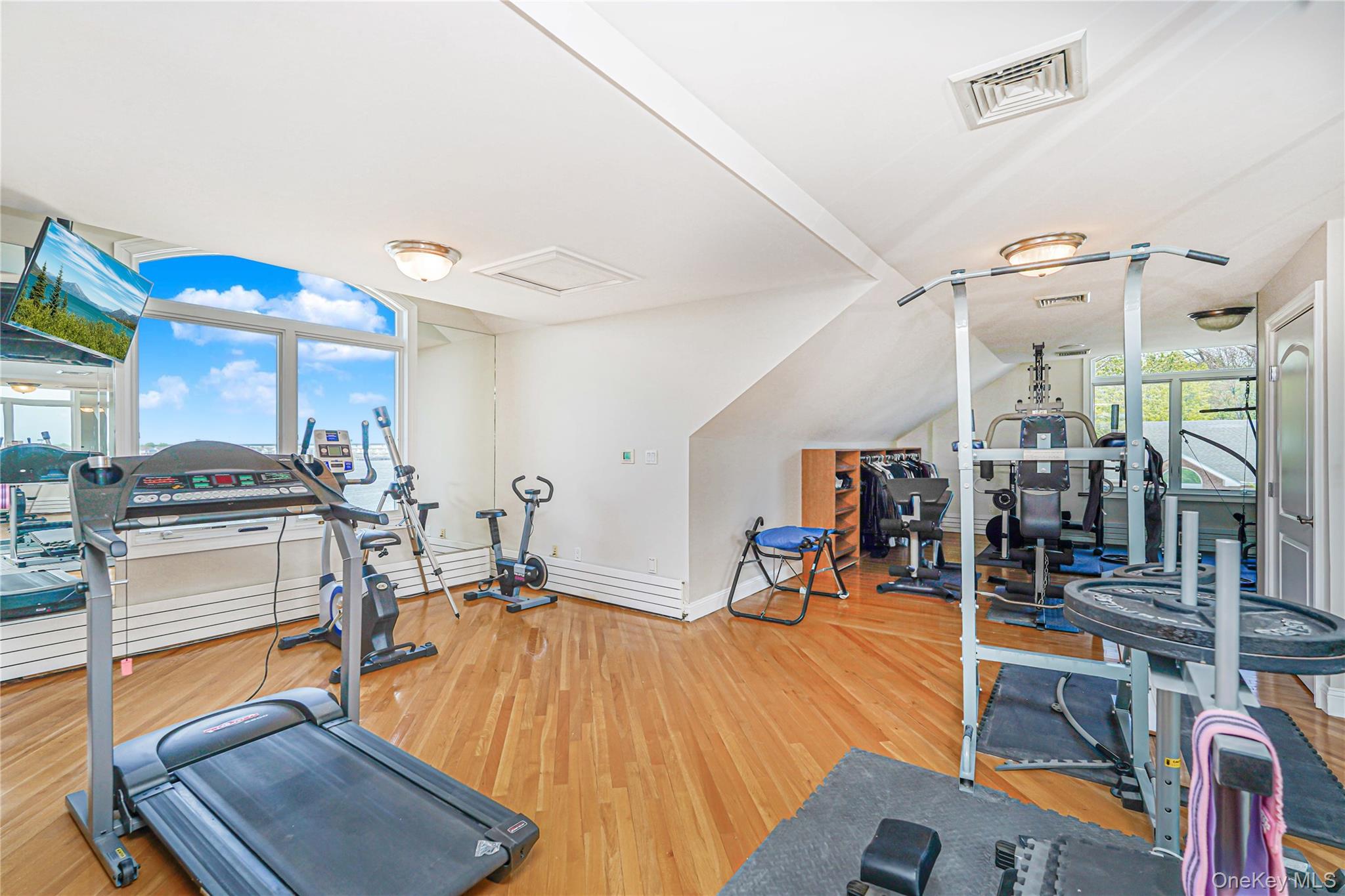 30 AVIVA Court, Staten Island, NY 10307