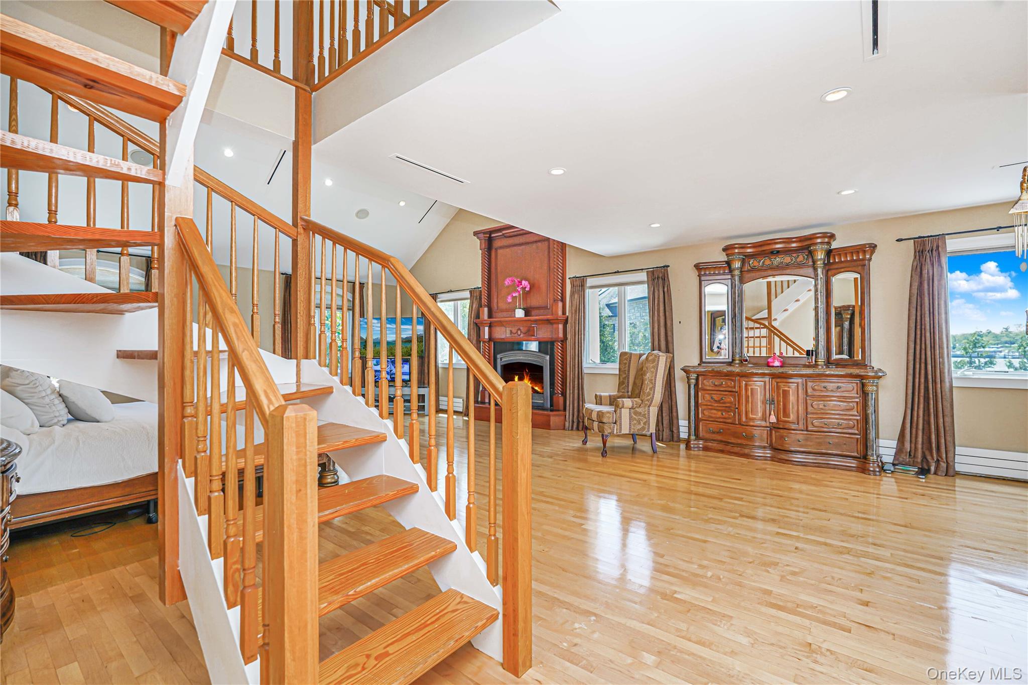 30 AVIVA Court, Staten Island, NY 10307