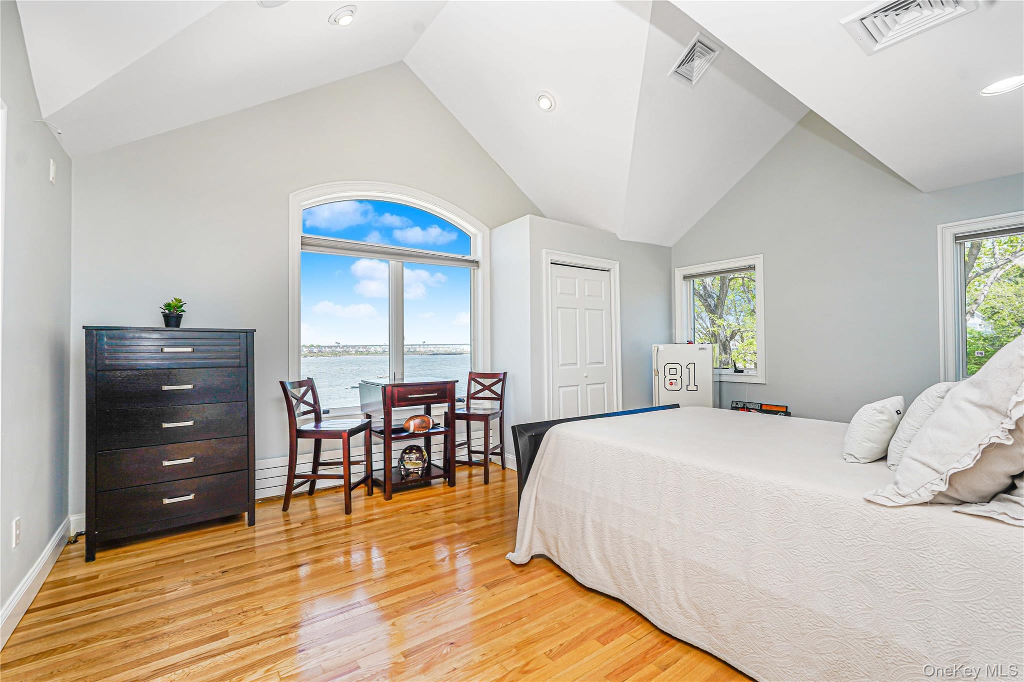 30 AVIVA Court, Staten Island, NY 10307