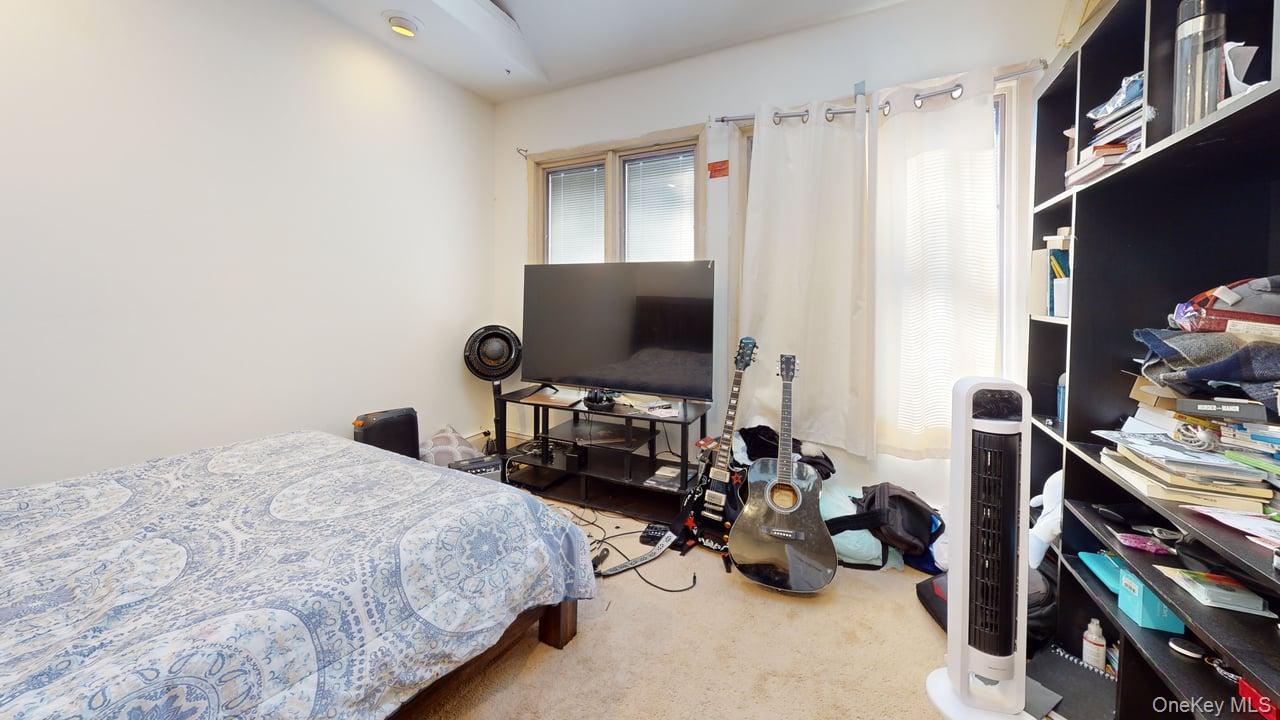 16 Wildwood Lane, Smithtown, NY 11787