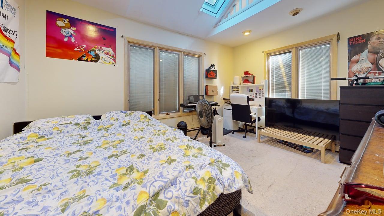 16 Wildwood Lane, Smithtown, NY 11787