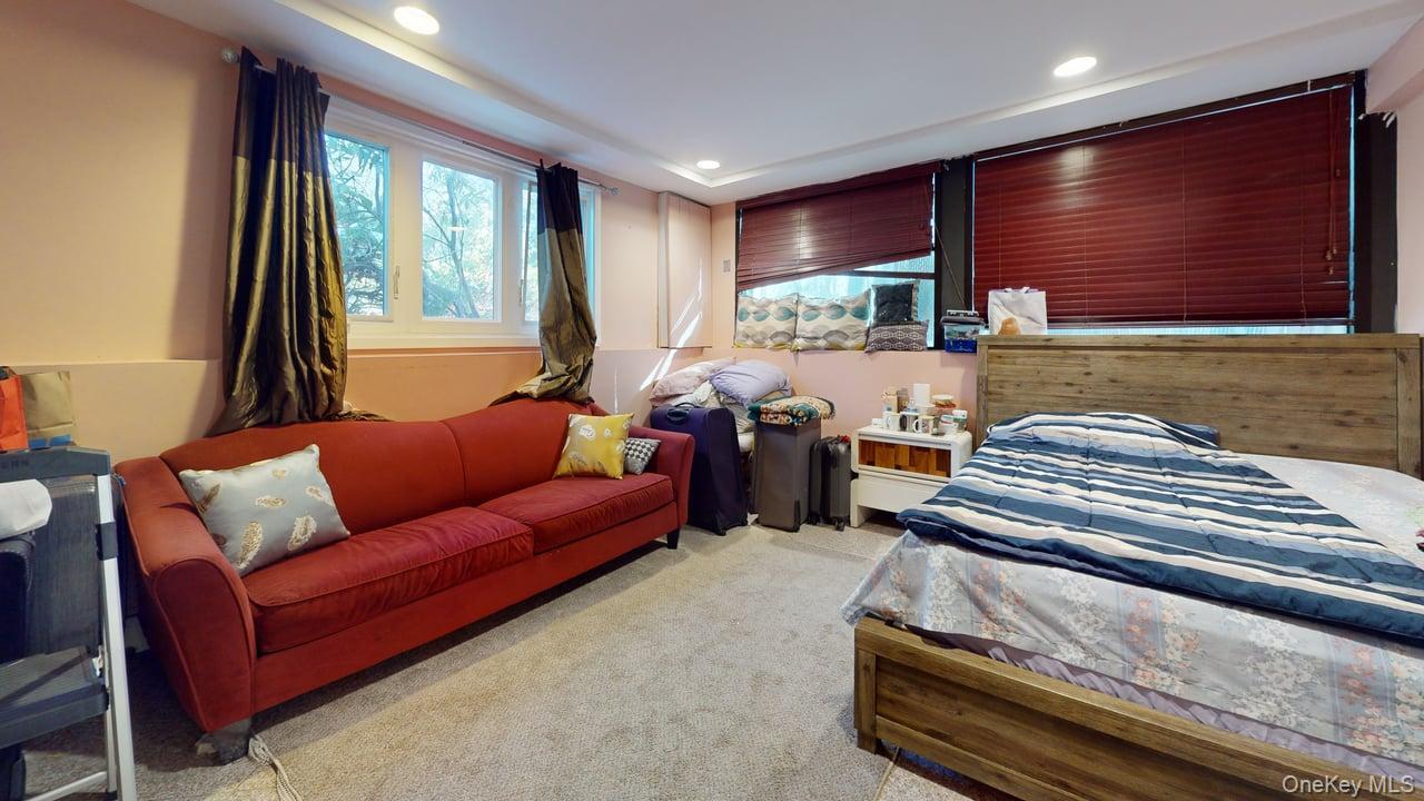 16 Wildwood Lane, Smithtown, NY 11787