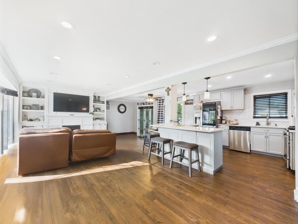 554 S 8th Street, Lindenhurst, NY 11757