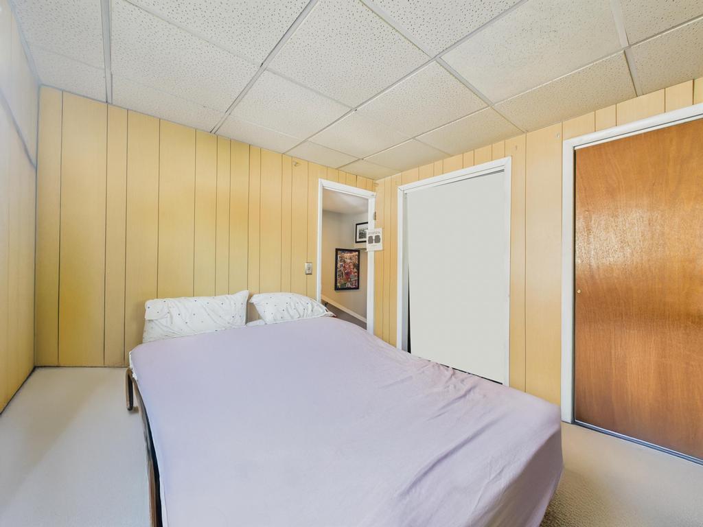 554 S 8th Street, Lindenhurst, NY 11757