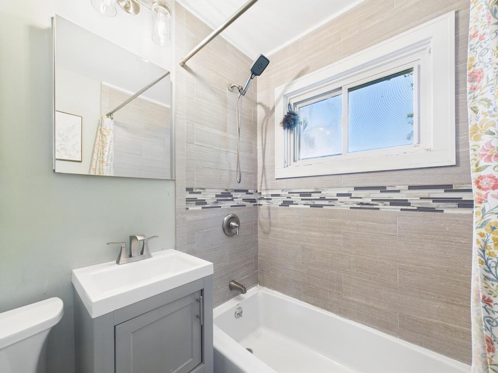 554 S 8th Street, Lindenhurst, NY 11757