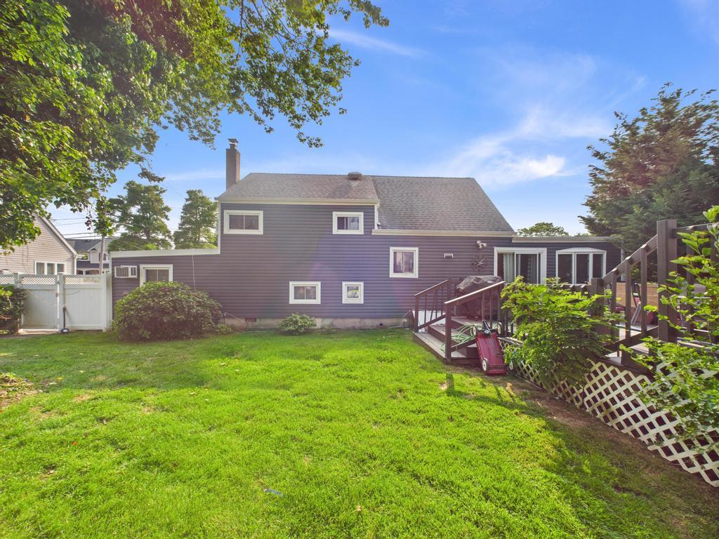 554 S 8th Street, Lindenhurst, NY 11757