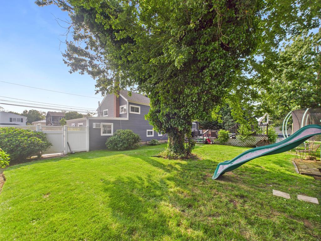 554 S 8th Street, Lindenhurst, NY 11757