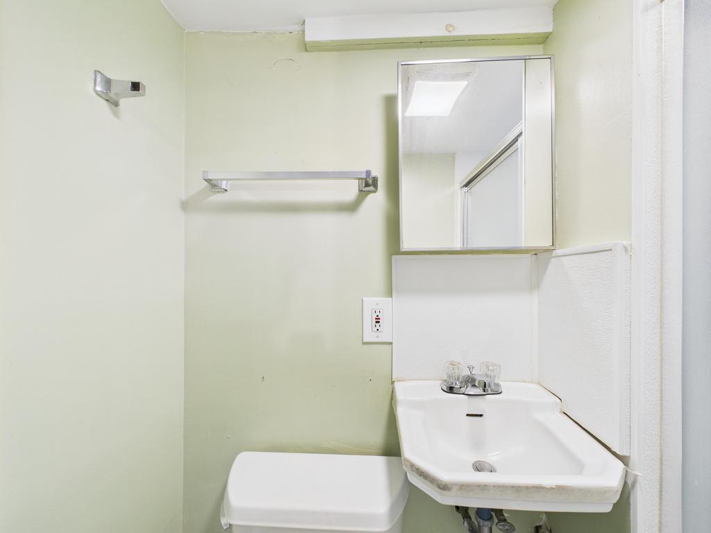 554 S 8th Street, Lindenhurst, NY 11757