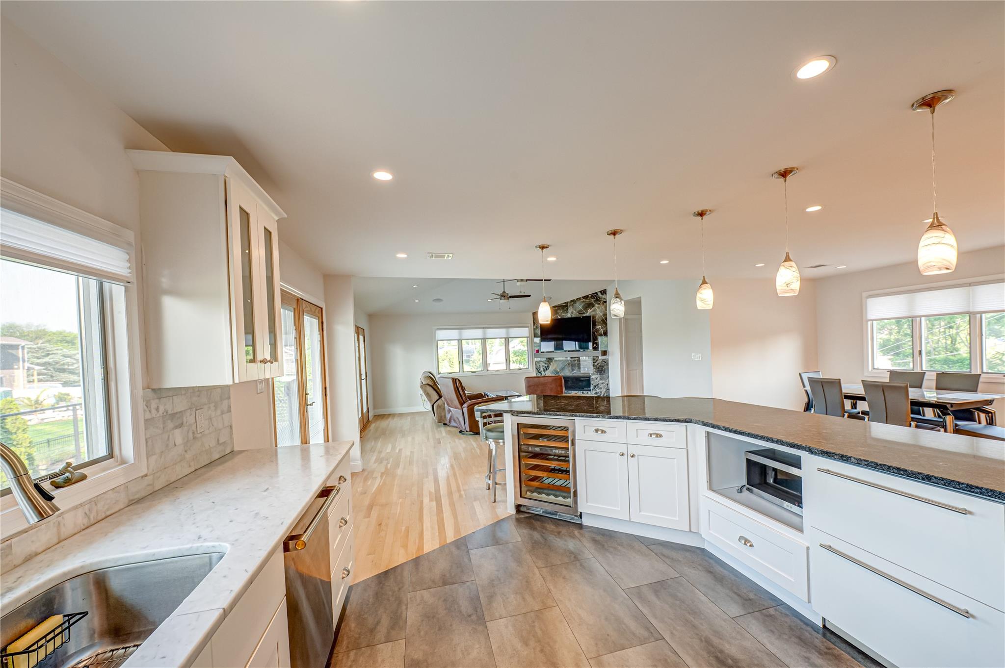 714 Montauk, West Islip, NY 11795