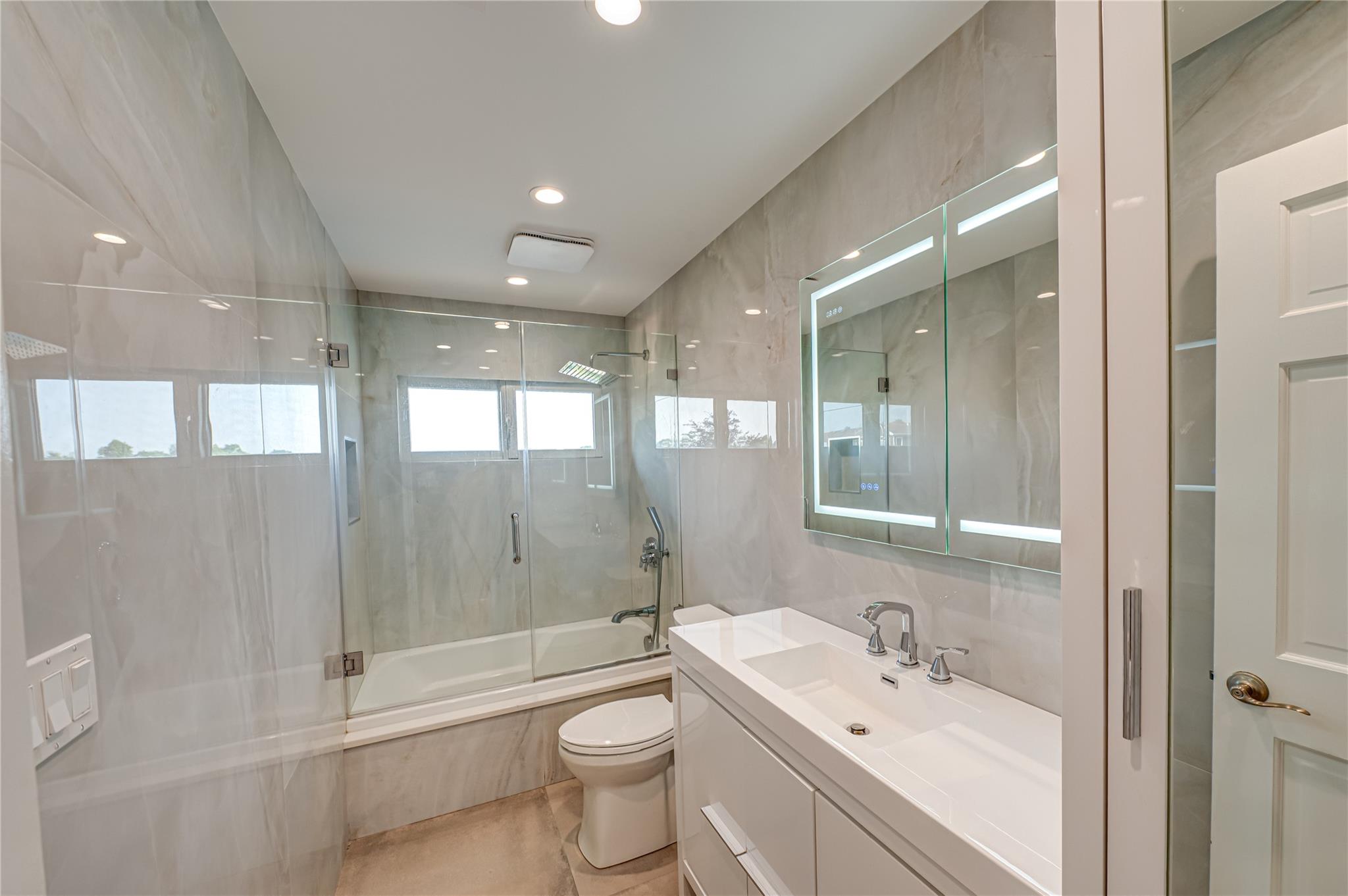 714 Montauk, West Islip, NY 11795