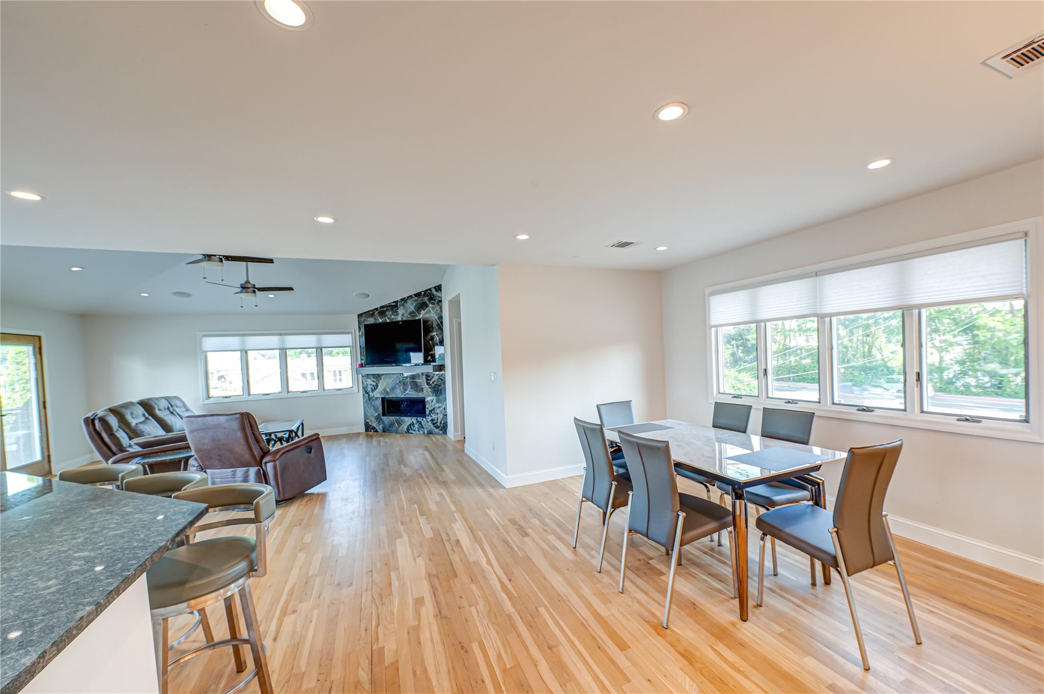 714 Montauk, West Islip, NY 11795