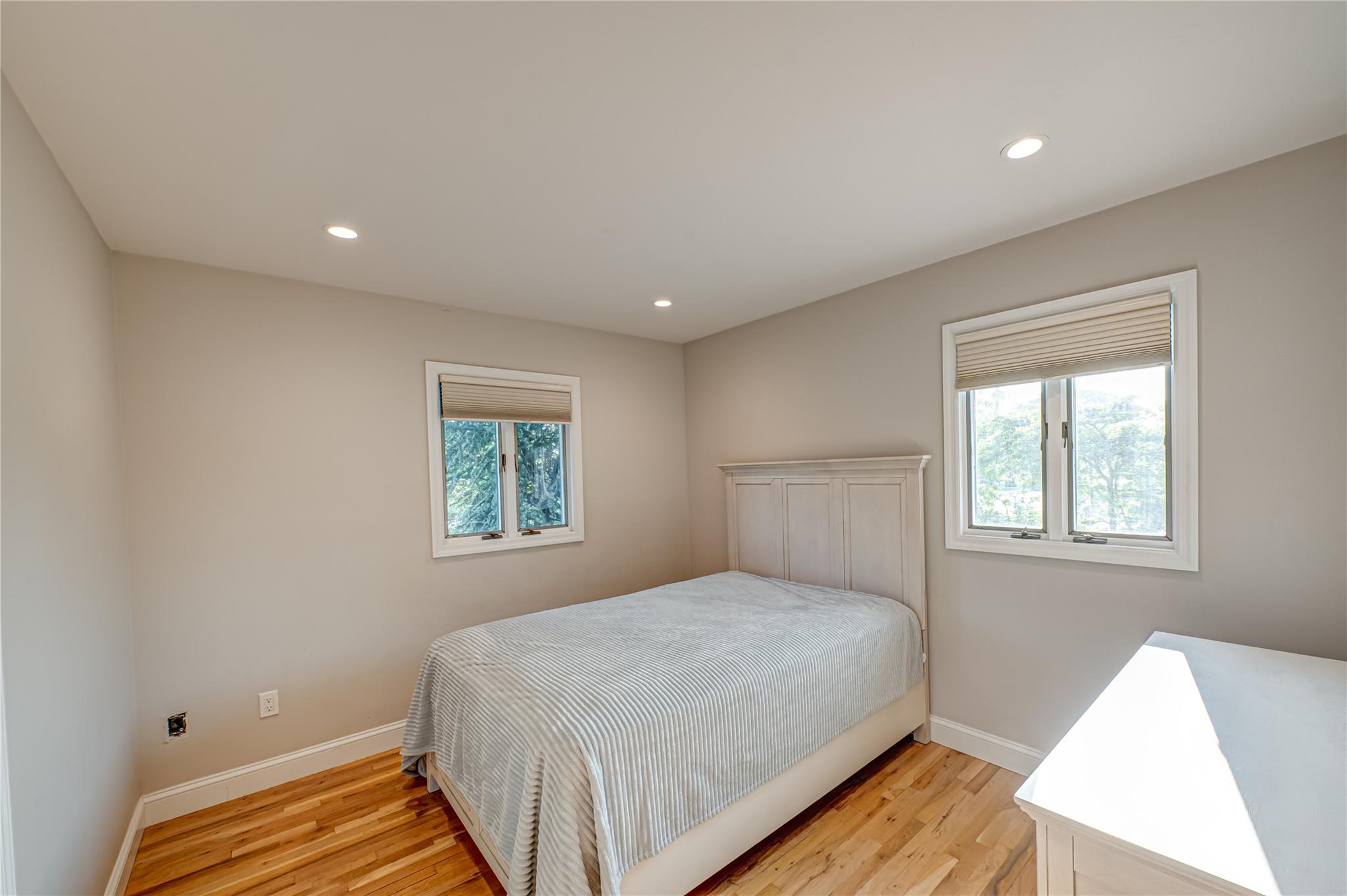 714 Montauk, West Islip, NY 11795