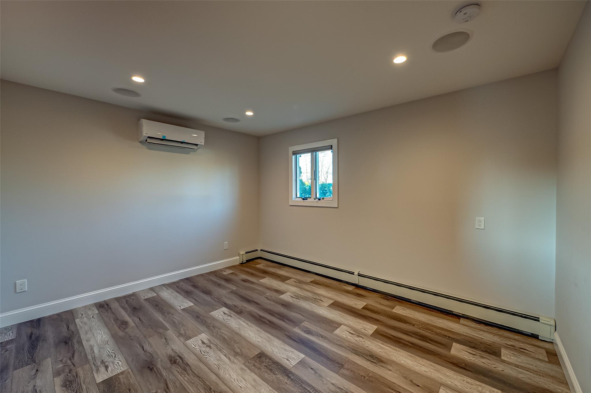 714 Montauk, West Islip, NY 11795