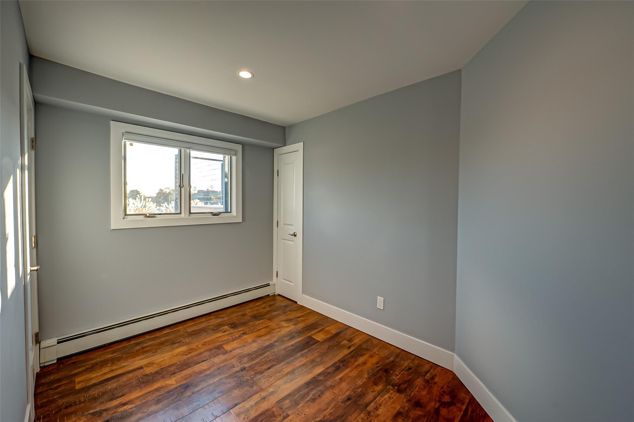 714 Montauk, West Islip, NY 11795