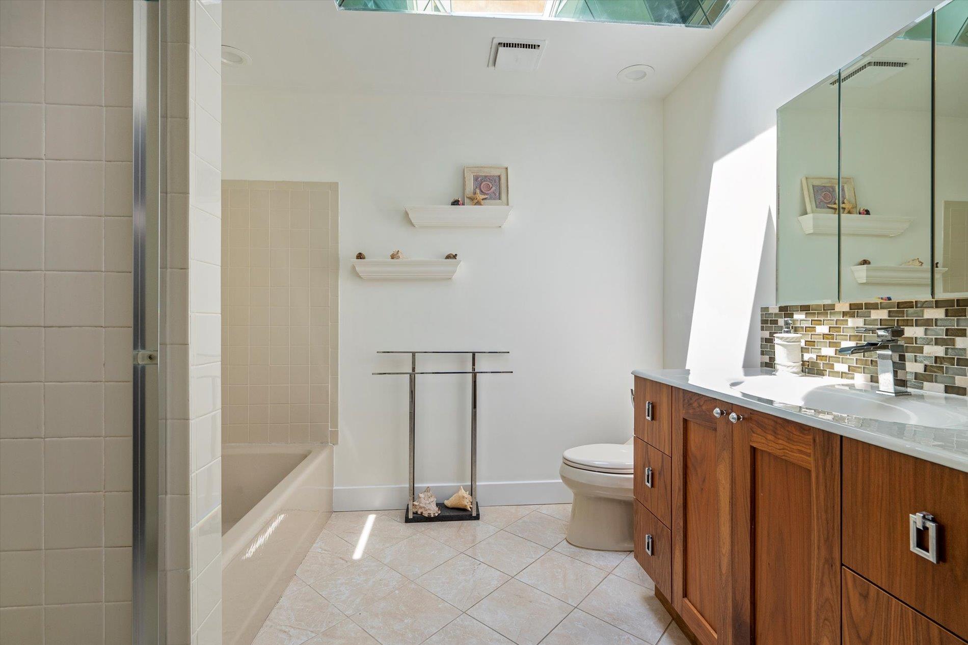 70 Short Way, Roslyn Heights, NY 11577