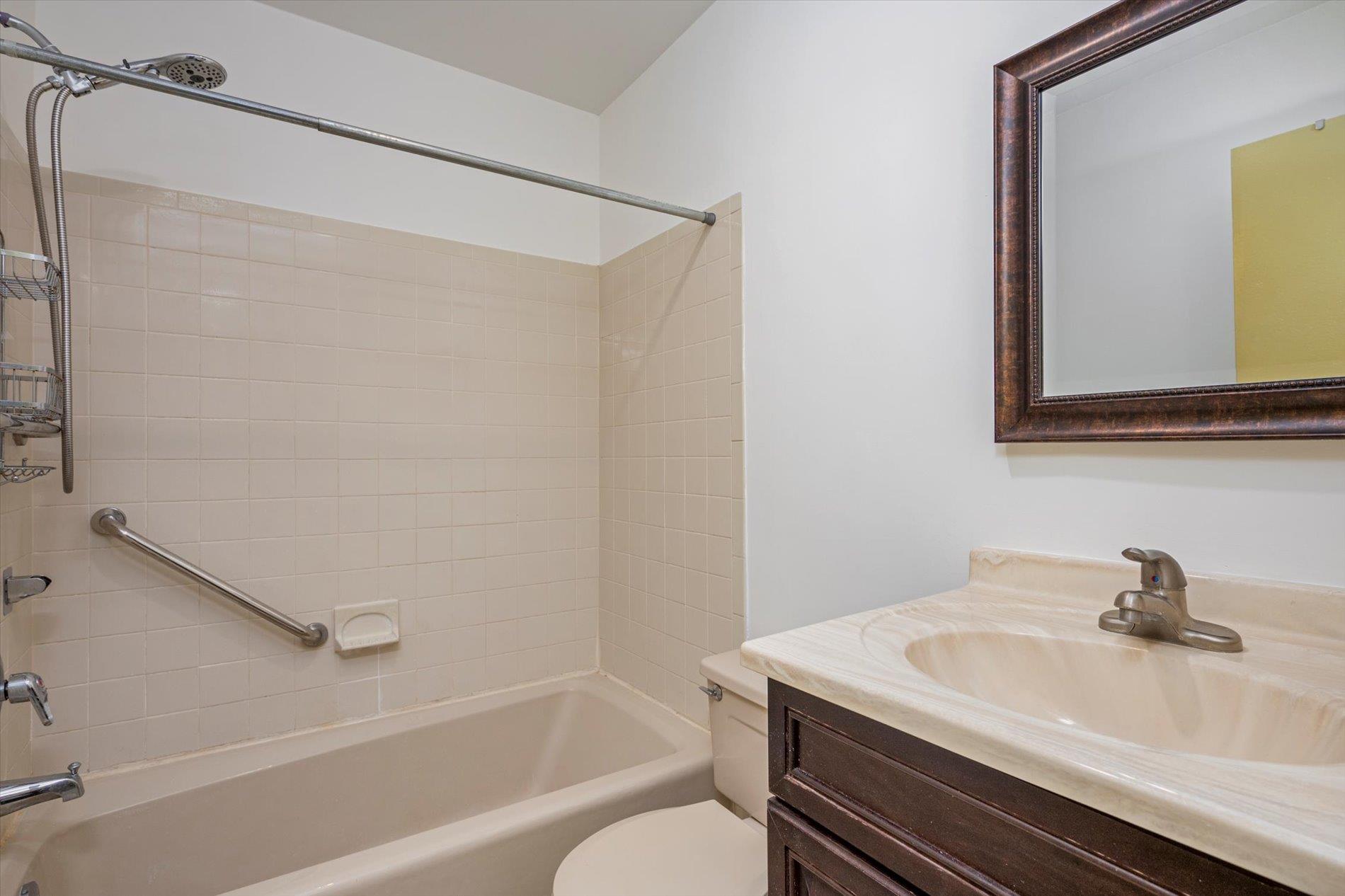 70 Short Way, Roslyn Heights, NY 11577